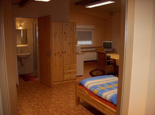 Econo Motel Goelzer Бюхенбойрен Экстерьер фото
