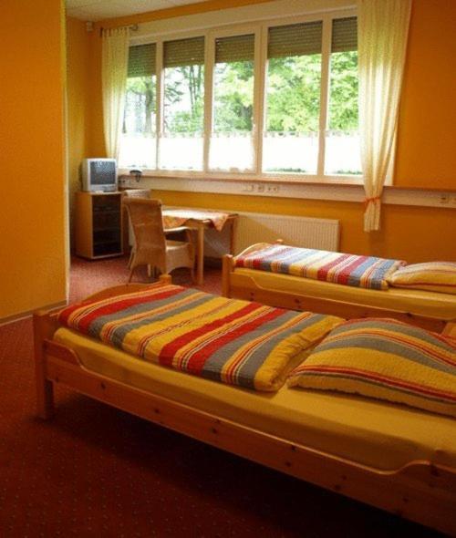 Econo Motel Goelzer Бюхенбойрен Экстерьер фото