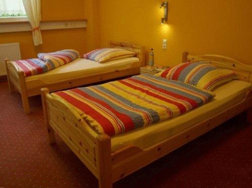 Econo Motel Goelzer Бюхенбойрен Экстерьер фото